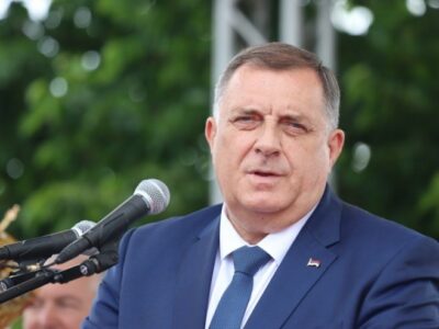 „SJEĆANJE NA STRADANJE NE MOŽE NESTATI“ Dodik i zvaničnici iz RS u Mauthauzenu: Osveštana spomen-kapela