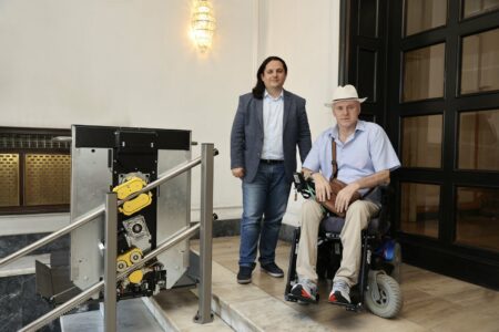 Olakšica za osobe sa invaliditetom: Banski dvor dobio novi lift (FOTO)
