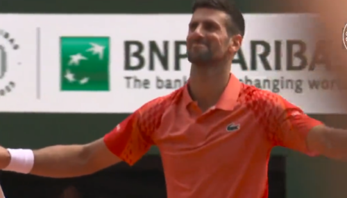 PRESLATKI SU Jelena „prosula vodu“ za Novakom pred finale Vimbldona (VIDEO)