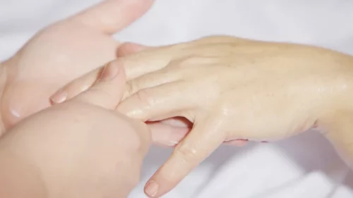 Trik sa prstima od tri minuta eliminiše bijes, tugu i nervozu (VIDEO)