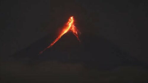 Aktivirao se vulkan Majon na Filipinima, desetine hiljada ljudi u pripravnosti (VIDEO)
