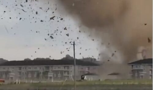 Tornado udario u kuću, jedna osoba poginula (VIDEO)