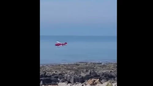 DA SE NAJEŽIŠ! Pogledajte snimak aviona koji pada u more (VIDEO)