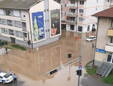 Jaka kiša poplavila ulice u Doboju, jedna zatvorena za saobraćaj