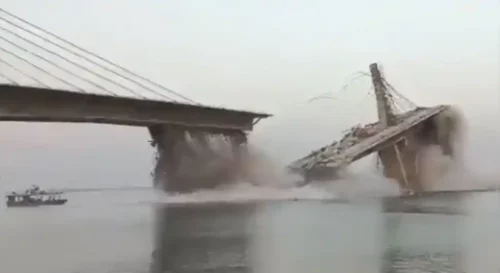 NIJE PRVI PUT Urušio se most preko rijeke Gang u Indiji (VIDEO)