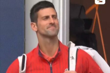 ISTORIJA ZOVE! Rolan Garos ispratio Novakov izlazak na teren kao nikada do sada, Nole nije skidao osmijeh sa lica (VIDEO)