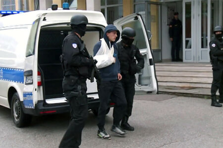 Osumnjičeni za ubistvo u Sokocu predat Okružnom tužilaštvu Istočno Sarajevo (VIDEO)