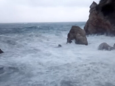 TRAGEDIJA NA JADRANU Olujni vjetar čovjeka bacio u more, kupači ga nisu mogli spasiti