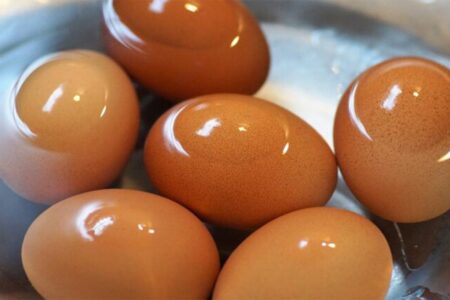 Ne bacajte vodu od kuvanih jaja, može da učini čudo u vašoj bašti