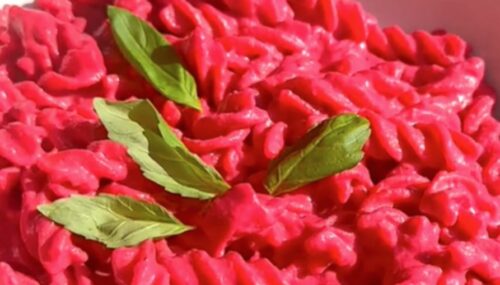 BARBIMANIJA STIGLA I U SVIJET KULINARSTVA Evo kako se sprema čuvena ružičasta pasta (VIDEO)