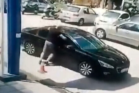 SUROVA LIKVIDACIJA U SOLUNU Pokušao da udari vozača na pumpi, ovaj ga upucao iz automobila (UZNEMIRUJUĆI VIDEO)