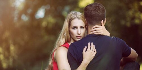 DEVET VRSTA ZAGRLJAJA: Kako vas partner grli, takvu vezu i imate