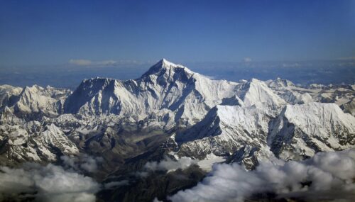 ŠESTORO POGINULIH Srušio se helikopter sa turistima kod Mont Everesta