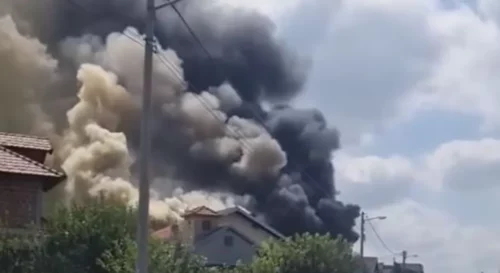 VATROGASCI NA TERENU Požar u Zemunu, ima povrijeđenih (VIDEO)