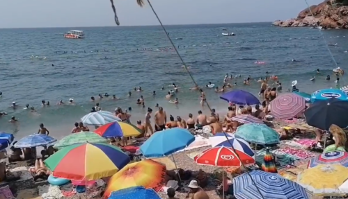 ZATO ŠTO SU ALAVA GO*NA Scena sa plaže u Sutomoru budi bijes: Da li sve mora da se unovči? (VIDEO)