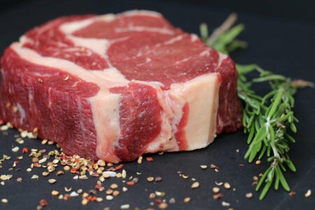 Tri jednostavna trika da meso uvijek bude mekano i sočno poslije kuvanja i pečenja