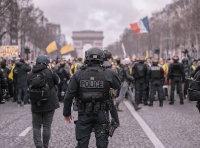 DRAMA NA PROTESTIMA U PARIZU Policija upotrijebila palice, ima povrijeđenih