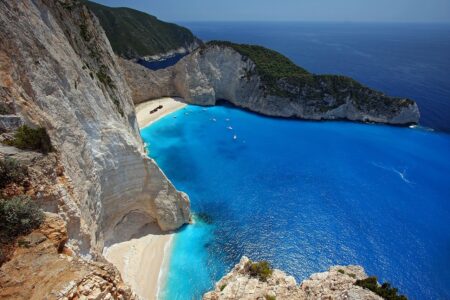Najpoznatija turistička atrakcija na grčkom ostrvu u opasnosti da potpuno nestane (VIDEO)