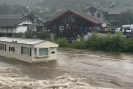 NEVRIJEME I U SKANDINAVIJI Јaka kiša u Norveškoj pokrenula klizišta (VIDEO)