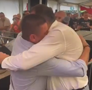 Baja Mali Knindža i Dodik u zagrljaju na Manjači (VIDEO)