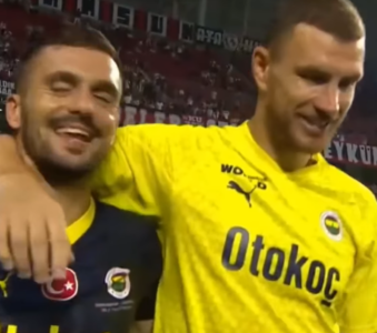SNIMAK O KOM BRUJI ČITAV BALKAN Bosanac i Srbin u zagrljaju poslije utakmice