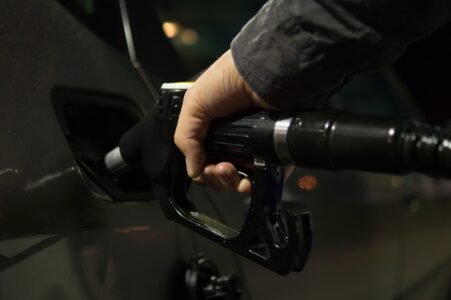 JEDNOSTAVNI TRIKOVI Kako uštediti gorivo u vožnji?