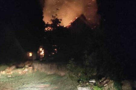 HAOS U HERCEGOVINI Grom udario u kuću kod Mostara, oborena stabla (VIDEO)