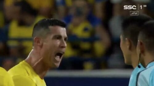 TOTALNO IZGUBIO ŽIVCE Ronaldo ljut kao ris, psovao sudiji, odgurnuo i navijača (VIDEO)
