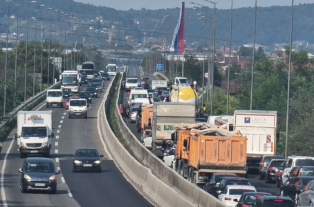 Saobraćajni kolaps zbog udesa na brzoj cesti Banjaluka- Laktaši