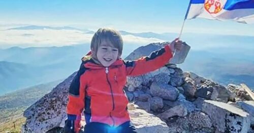 DJEČAK IZ SRBIJE OSTAVIO SVIJET BEZ TEKSTA Ognjen (5) je najmlađe dijete koje je osvojilo Kilimandžaro (FOTO/VIDEO)