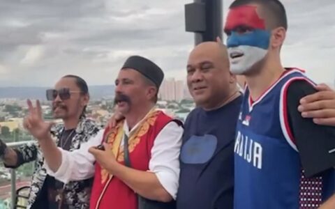 Srpski navijači originalno čestitali 74. rođendan Svetislavu Pešiću