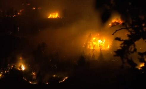 Vanredno stanje u Kanadi: Požar se širi munjevitom brzinom, naređena evakuacija (VIDEO)