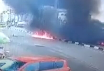 Nevjerovatna scena u Lagosu: Avion pao i eksplodirao, svi putnici preživjeli (VIDEO)