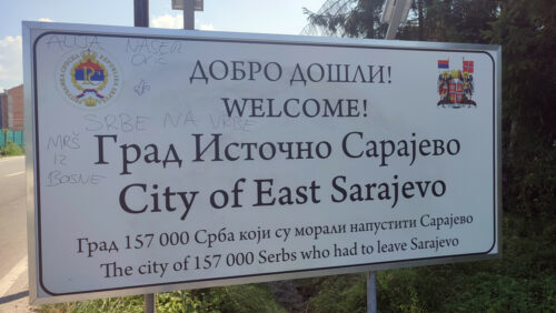 „M`RŠ IZ BOSNE“; „SRBE NA VRBE“; „ALAHU EKBER“ Jezive prijetnje Srbima osvanule na ulazu u Istočno Sarajevo (FOTO)