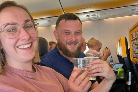 Muškarac zaprosio djevojku na letu Ryanair-a, reakcija kompanije je hit na mrežama