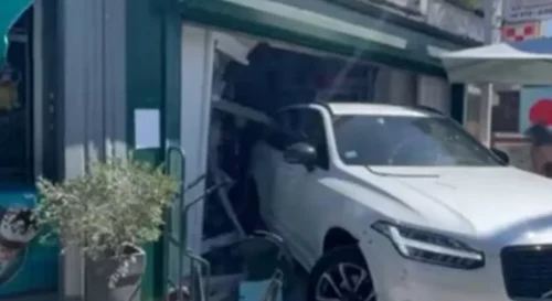 DRAMA U GRČKOJ Srpkinja napravila haos na šetalištu, autom prošla kroz radnju (VIDEO)