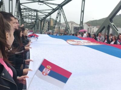 TROBOJKE SE VIJORE ULICAMA Srpska i Srbija slave Dan srpskog jedinstva