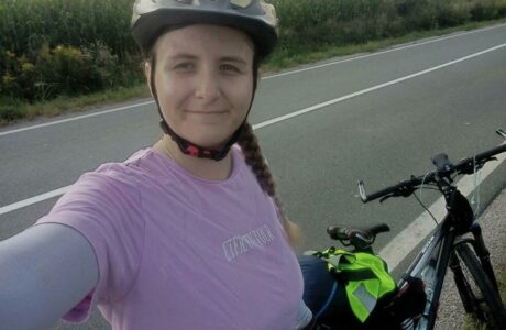 U ČAST SLAVNIM PRECIMA Anđelka biciklom stigla do Zejtinlika i odala počast pradjedu „Soluncu“ (FOTO)