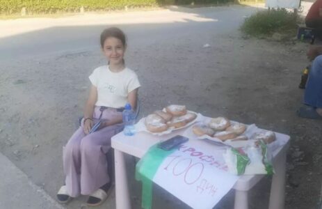 „DAR OD BOGA“ Mala Nina (11) je prodavala krofne da bi sakupila novac za tatinu operaciju, a sada ju je Srbija nagradila na najljepši način (FOTO)