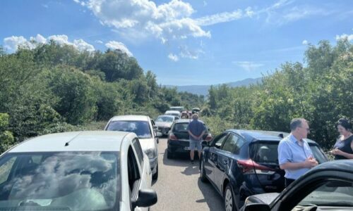 Teška saobraćajna nezgoda na putu u blizini manastira Ostrog