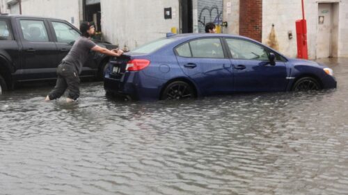 PROGLAŠENO VANREDNO STANJE Velike poplave pogodile Njujork (VIDEO)
