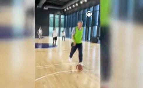U OVOM IZDANJU GA NISMO VIDJELI Erdogan zaigrao košarku sa poslanicima (VIDEO)