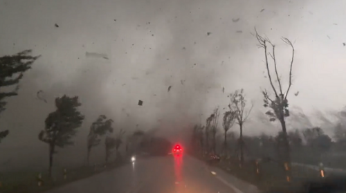 Dva tornada pogodila Kinu, najmanje 10 mrtvih (VIDEO)