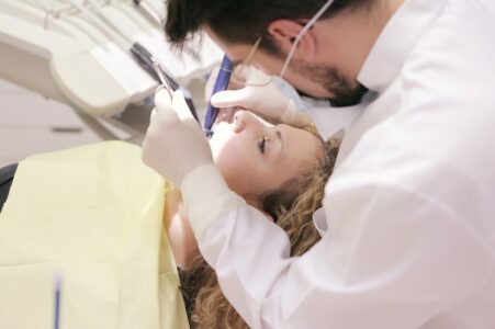 MNOGI PRAVE OVAJ PROPUST Stomatolog otkrio kako pravilno koristiti konac za zube