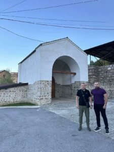 „NAROD ĆE OPSTATI“ Vidović posjetio manastir Banjska na Kosovu i Metohiji (FOTO)