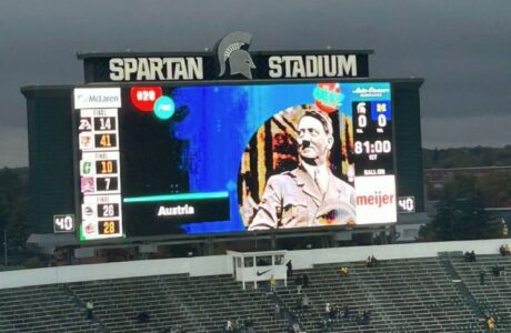 SKANDAL SVJETSKIH ZAMJERA Lik Hitlera se pojavio na semaforu prije utakmice