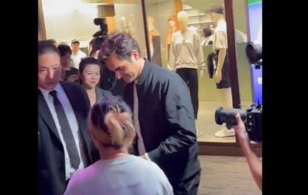 Kao „penzioner“ došao po nagradu: Velika euforija u Šangaju zbog Rodžera Federera (VIDEO)