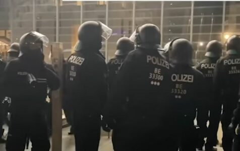 NEREDI U BERLINU U sukobima sa demonstrantima povrijeđeno 65 policajaca (VIDEO)