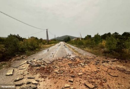 ŠOKANTAN PRIZOR! Grom u Ljubuškom raznio cestu, snažno nevrijeme pogodilo Hercegovinu (FOTO)