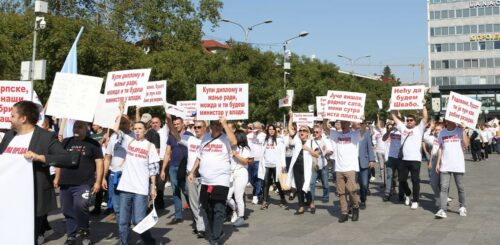 RADNICI PRIJETE MASOVNIM PROTESTIMA Predstavnici šest sindikata početkom novembra sa najvišim rukovodstvom Srpske